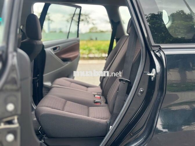 Toyota Innova 2.0E 2022 Đen Số sàn