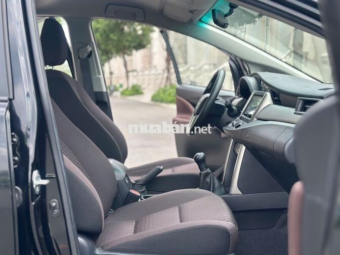 Toyota Innova 2.0E 2022 Đen Số sàn