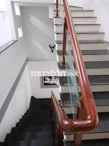 Cho thuê nhà 1 trệt 2 lầu KDC Hưng Phú 1