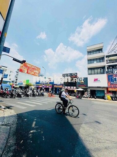 CHO THUÊ NHÀ MẶT TIỀN PHAN VĂN TRỊ NGAY NGÃ TƯ GẦN EMART