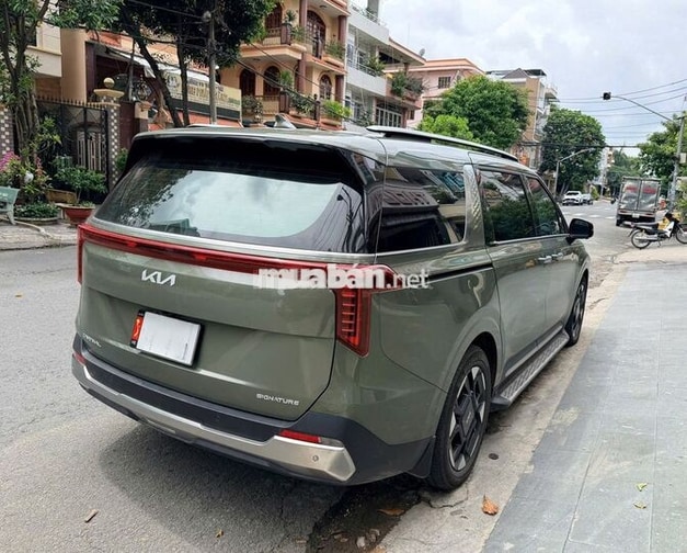 Kia Carnival Signature 2025 Xanh rêu 30000 km