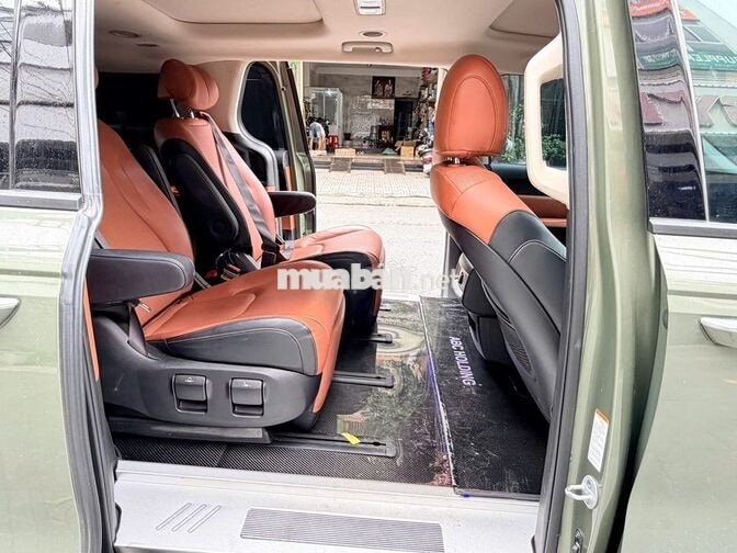 Kia Carnival Signature 2025 Xanh rêu 30000 km