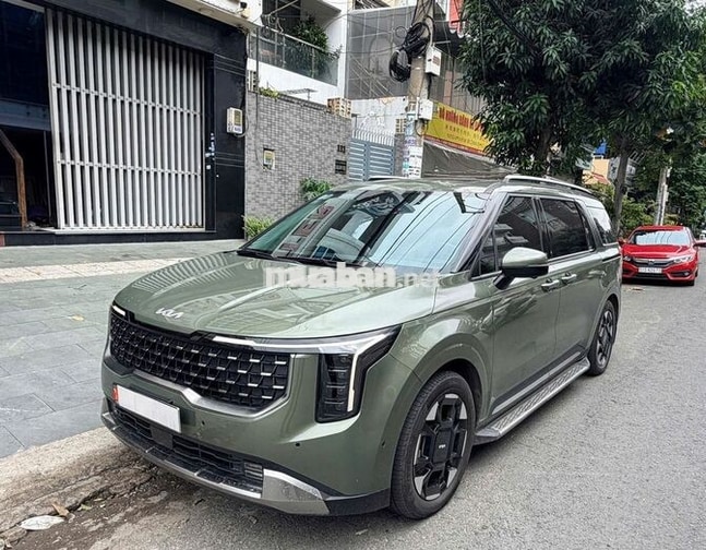 Kia Carnival Signature 2025 Xanh rêu 30000 km