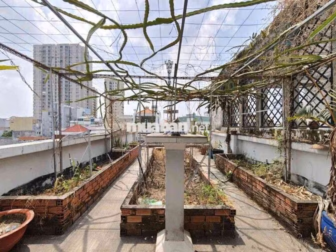 Nhà 4 tầng, dt 135m2, hẻm ô tô 8m, Ngay Hậu Giang, Quận 6 