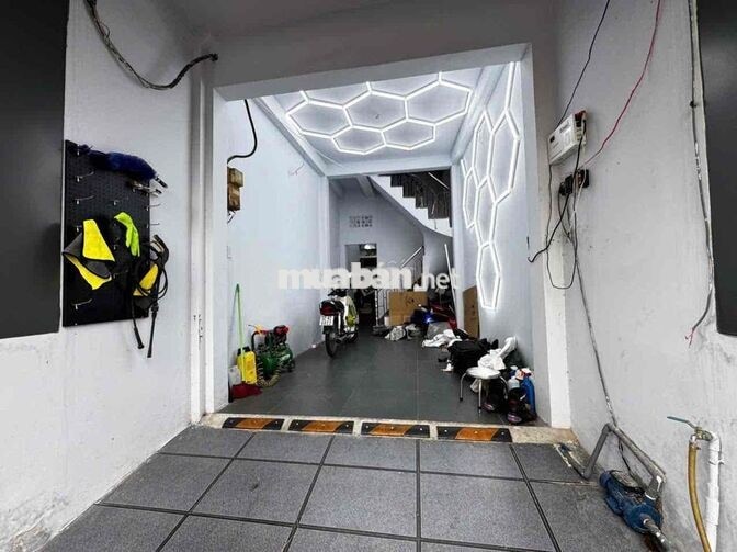Nhà mặt tiền 3 tầng quận 6 nhỉnh 4 tỷ