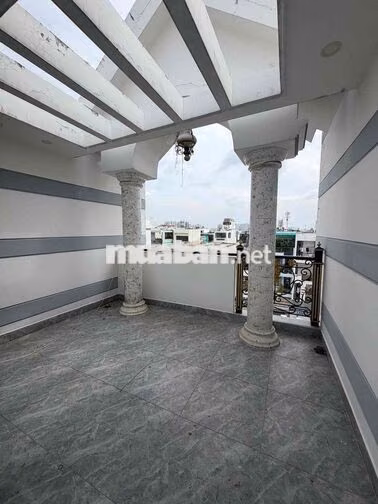 Nhà liền kề khu an ninh 位于安全社区的联排别墅