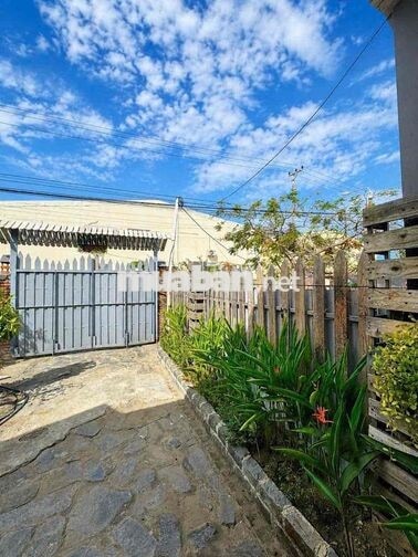 Nhà nguyên căn 90m², sân vườn, đầy đủ nội thất.
