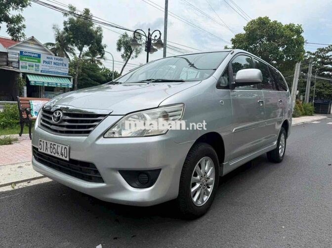 Toyota Innova E 2013 Số sàn Bạc 7 chỗ
