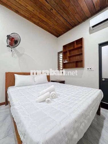 Nhà nguyên căn 90m², sân vườn, đầy đủ nội thất.