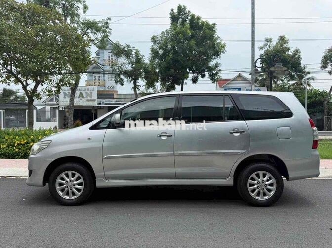 Toyota Innova E 2013 Số sàn Bạc 7 chỗ