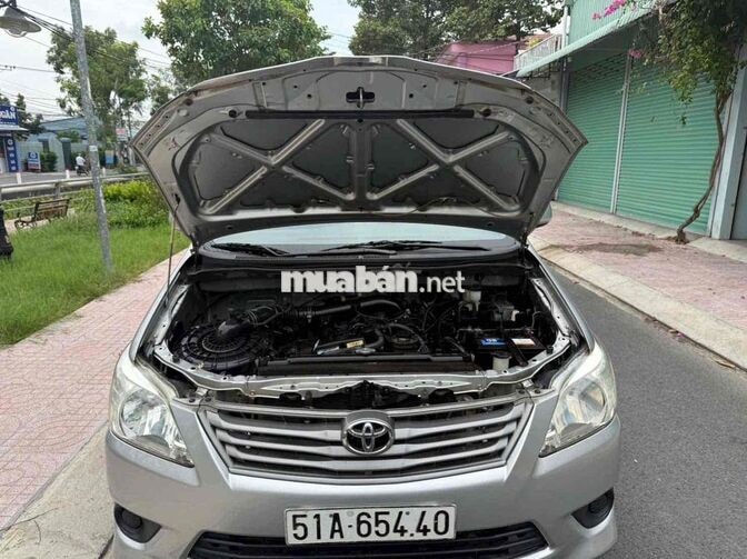 Toyota Innova E 2013 Số sàn Bạc 7 chỗ