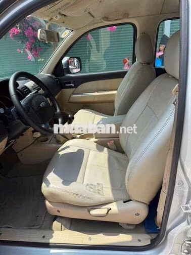 Ford Everest 2011 2.6MT 4x4 Số sàn Bạc