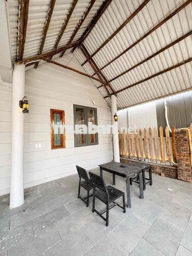 Nhà nguyên căn 90m², sân vườn, đầy đủ nội thất.
