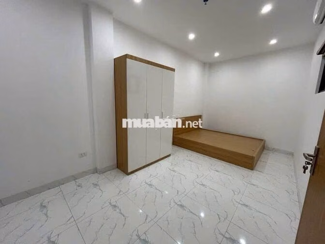 Còn toà 6 Tầng cho thuê 898/30 Đường láng