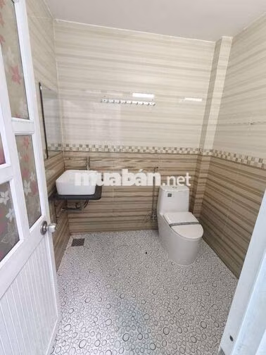 Nhà 5x20m đúc 1 tấm gần chợ đầu mối Hóc Môn. 