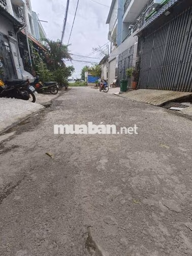 Nhà 5x20m đúc 1 tấm gần chợ đầu mối Hóc Môn. 