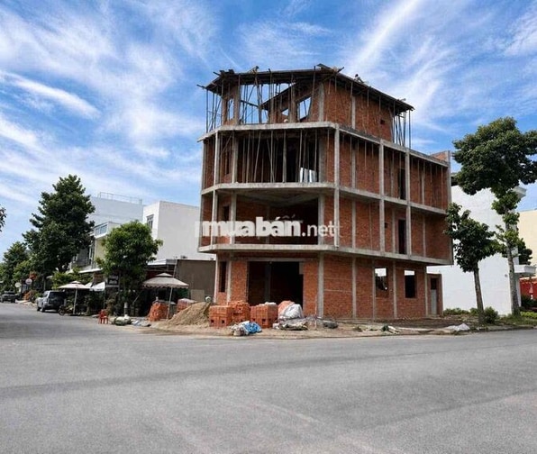 Nhà có thang máy cao cấp , 1 trệt 3 lầu , góc 2 mặt tiền