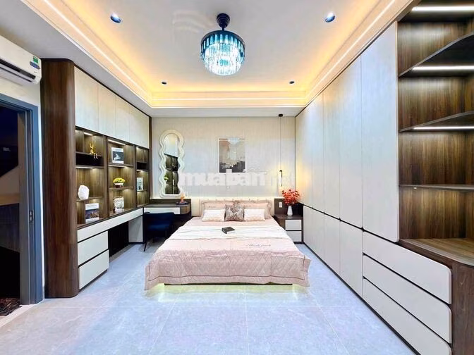 Nhà 1 trệt 2 lầu cao cấp mới 100% , vị trí đẹp thoáng mát