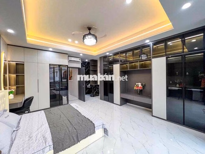 Nhà 1 trệt 2 lầu cao cấp mới 100% , vị trí đẹp thoáng mát