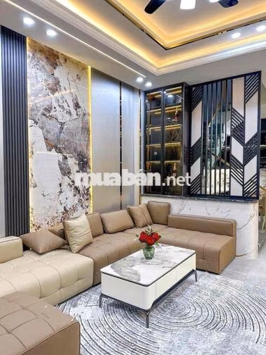 Nhà 1 trệt 2 lầu cao cấp mới 100% , vị trí đẹp thoáng mát