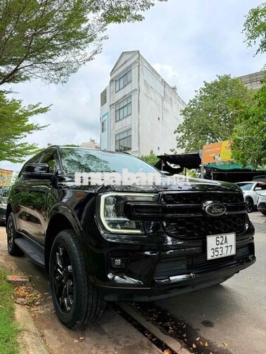 Ford Everest 2023 Bản Sport Đen Cực Đẹp