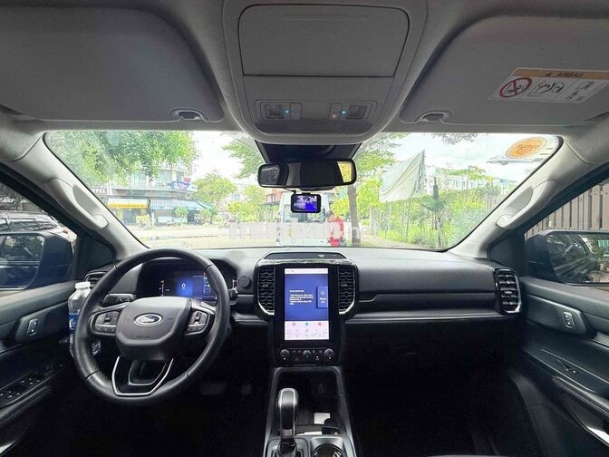 Ford Everest 2023 Bản Sport Đen Cực Đẹp