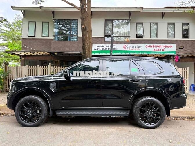 Ford Everest 2023 Bản Sport Đen Cực Đẹp