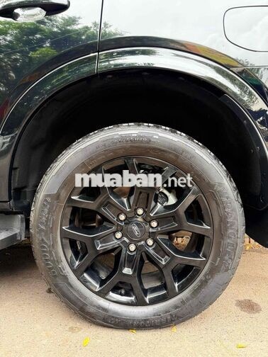 Ford Everest 2023 Bản Sport Đen Cực Đẹp