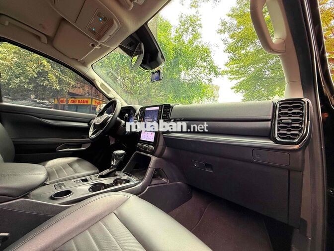 Ford Everest 2023 Bản Sport Đen Cực Đẹp