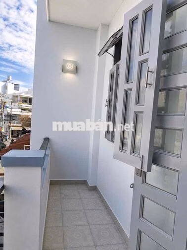 nhà 5m x 13m , đúc 1 tấm , 2pn . nhà mới