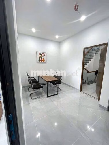 Phòng full nội thất gần Đông Á, khu FPT