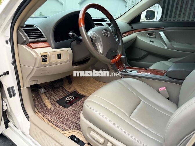 Toyota Camry 2.4G 2010 Trắng