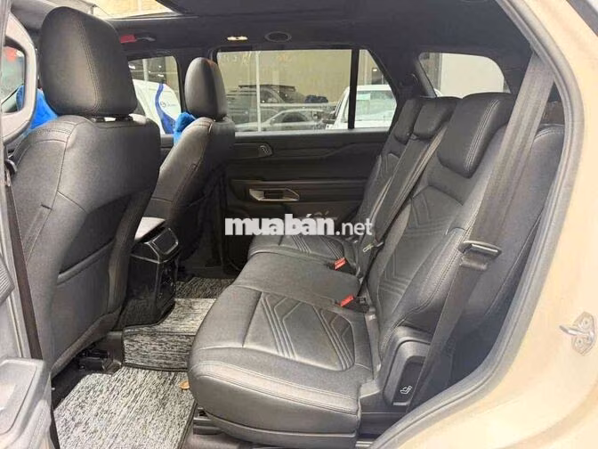 Ford Everest Titanium 4x2 2025 Trắng 15.000 km