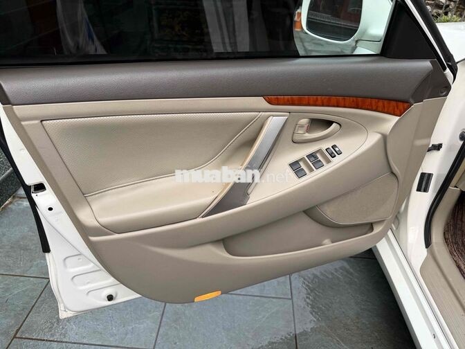 Toyota Camry 2.4G 2010 Trắng
