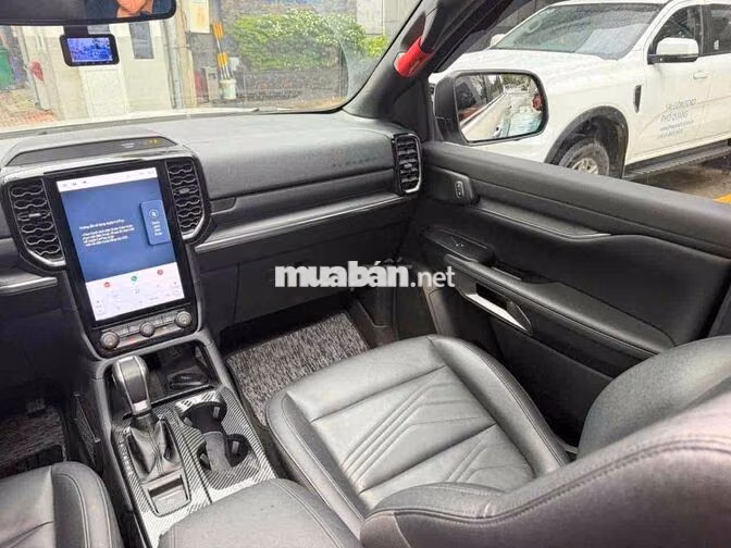 Ford Everest Titanium 4x2 2025 Trắng 15.000 km