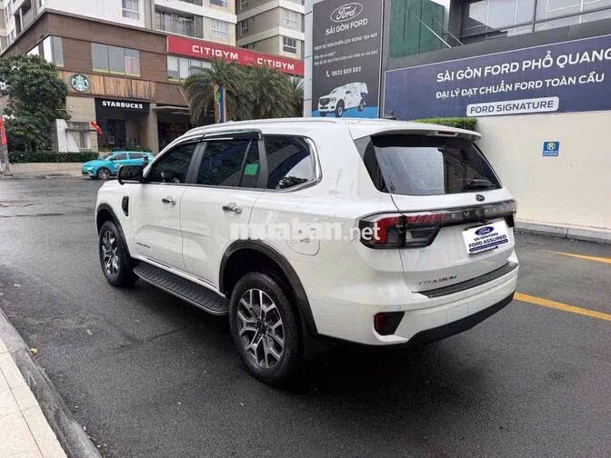 Ford Everest Titanium 4x2 2025 Trắng 15.000 km