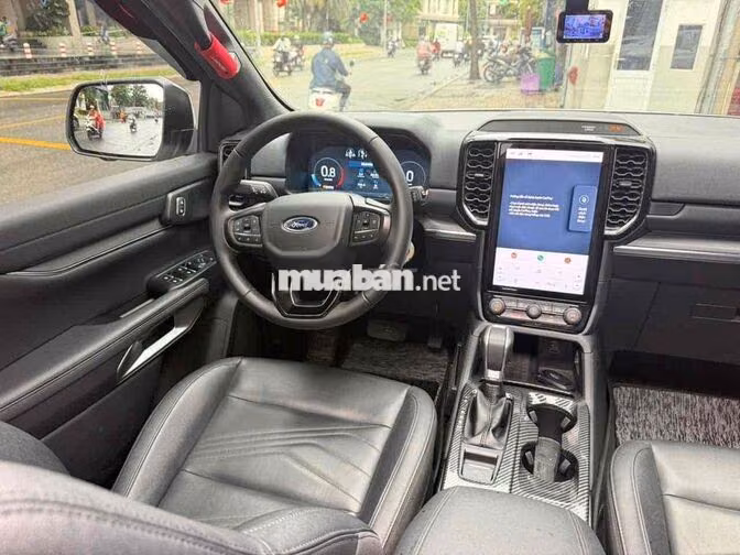 Ford Everest Titanium 4x2 2025 Trắng 15.000 km