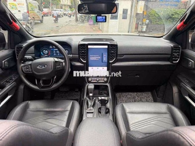 Ford Everest Titanium 4x2 2025 Trắng 15.000 km