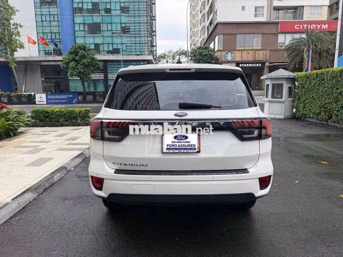 Ford Everest Titanium 4x2 2025 Trắng 15.000 km