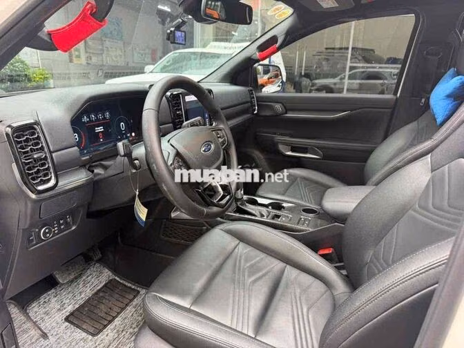 Ford Everest Titanium 4x2 2025 Trắng 15.000 km