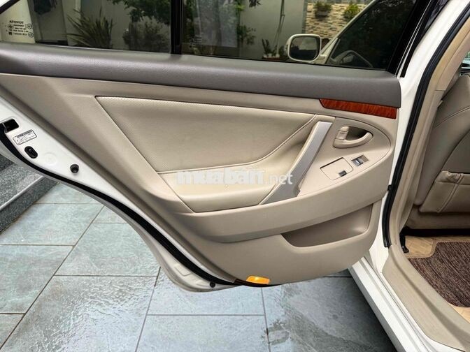 Toyota Camry 2.4G 2010 Trắng