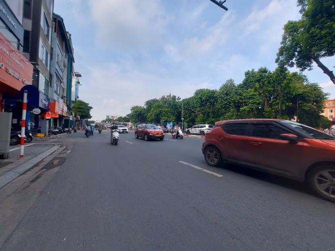 CHO THUÊ TÒA NHÀ MẶT PHỐ TÂY SƠN – 120m² x 7 tầng + hầm