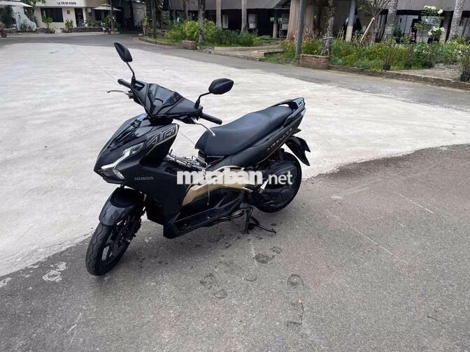 Honda Air Blade 2023 Đen vàng 13.575 km