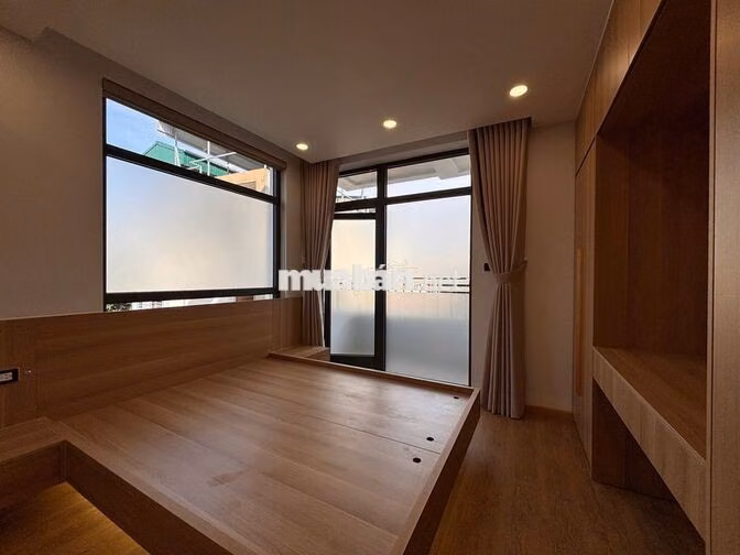 HOT!! 2N2WC Lạc Long Quân, full đồ cao cấp, gần Hồ Tây, ô tô đỗ cửa