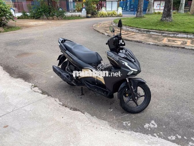 Honda Air Blade 2023 Đen vàng 13.575 km