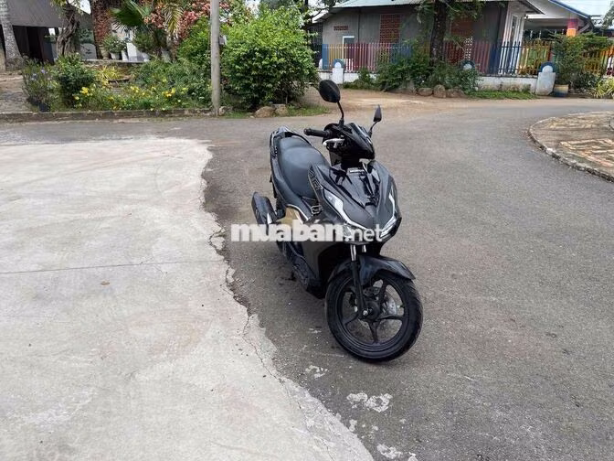 Honda Air Blade 2023 Đen vàng 13.575 km