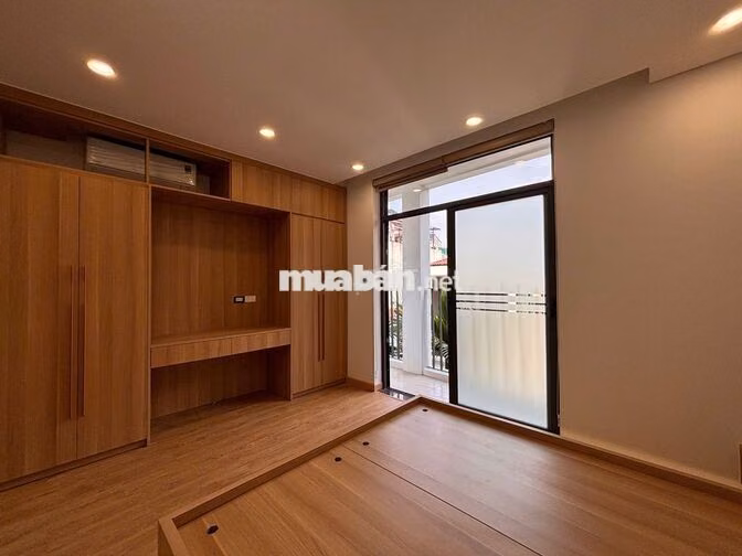 HOT!! 2N2WC Lạc Long Quân, full đồ cao cấp, gần Hồ Tây, ô tô đỗ cửa