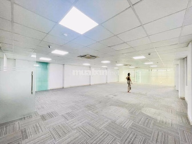 Chính chủ cho thuê văn phòng tại Lê Văn Lương 180m2 giá 35t cực rẻ