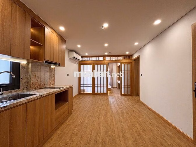 HOT!! 2N2WC Lạc Long Quân, full đồ cao cấp, gần Hồ Tây, ô tô đỗ cửa