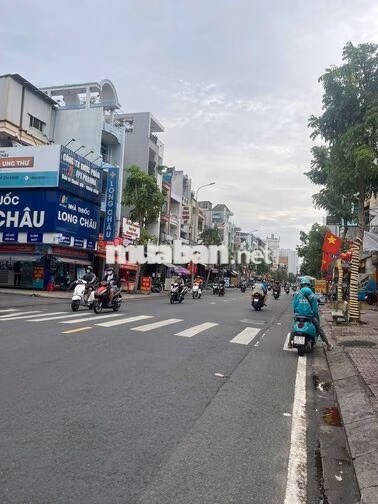 NHÀ CHO THUÊ MẶT TIỀN ĐƯỜNG TÂN SƠN NHÌ 4X20M CÓ 1 LỬNG SUỐT ĐÔNG ĐÚC